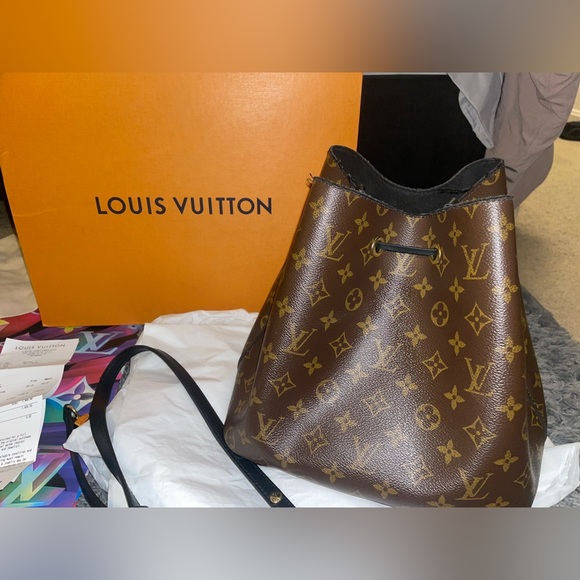 Louis Vuitton Handbags - Louis Vuitton NeoNoe MM Noir. Black and Monogram. Good condition.